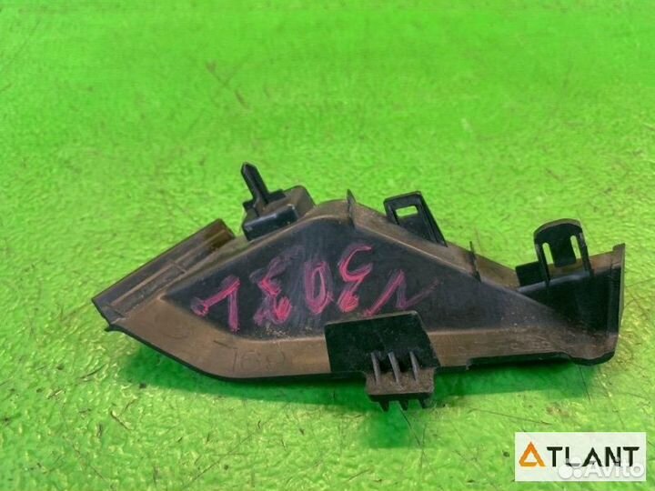 Уголок решетки под дворники передний левый toyota