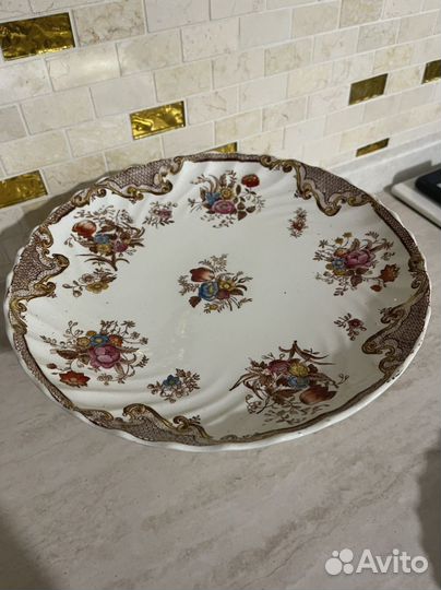 Конфетница с тарелками