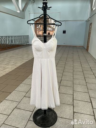 Платье белое