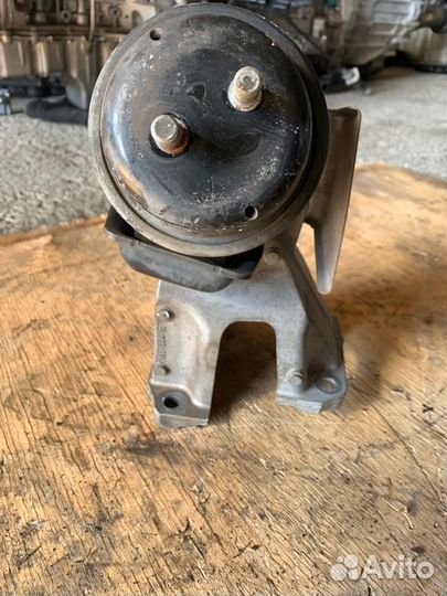 Подушка двигателя левая Suzuki Escudo TDA4W J24B