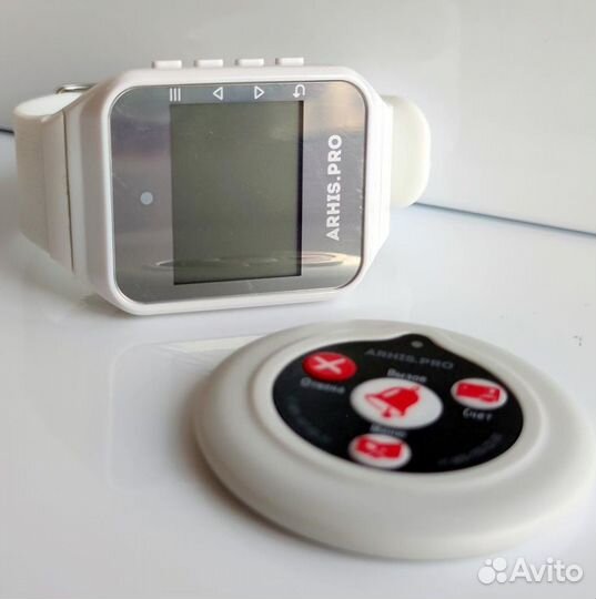 Комплекты вызова персонала: кнопка вызова и часы