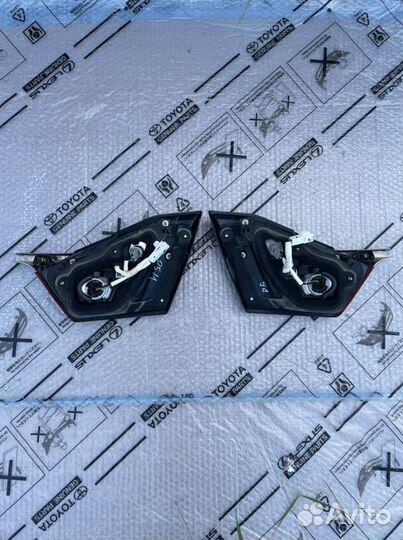 Фонарь в крышку багажника Toyota Camry v55