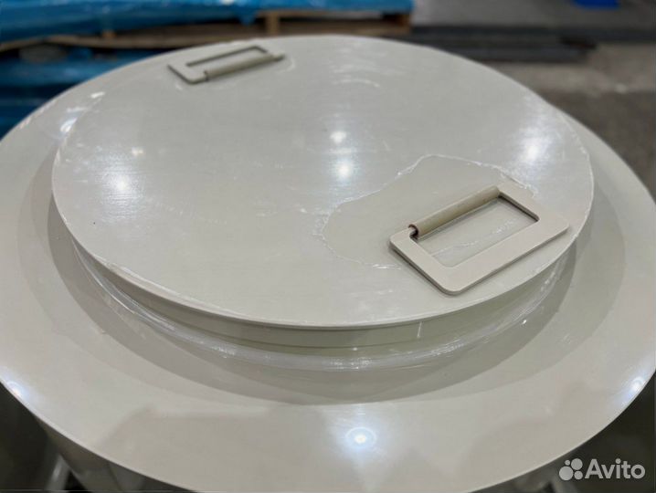 Емкость пластиковая от производителя 1 куб