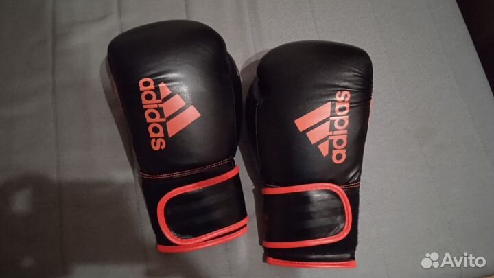 Новые боксёрские перчатки adidas hybrid 80 (10 oz)