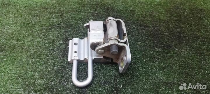 Петля двери задней правой нижняя Audi Audi A8 4E