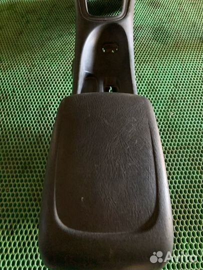 Подлокотник Nissan Almera N16 QG15DE 2005