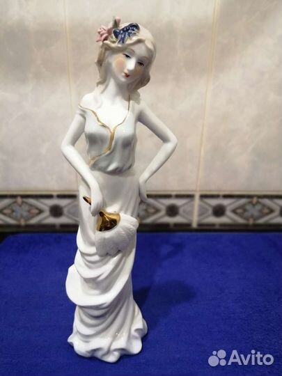 Фарфоровые статуэтки балерин и дам