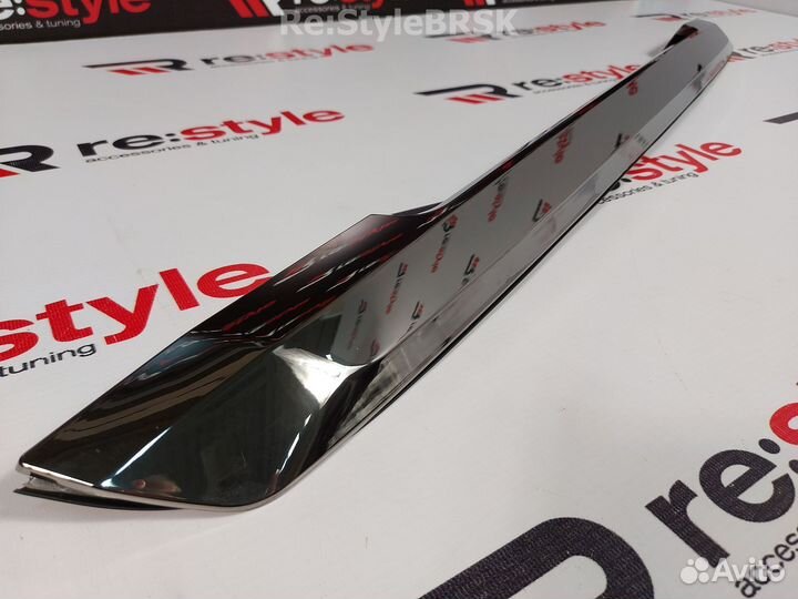 Накладка на 5-ю дверь Lexus LX570