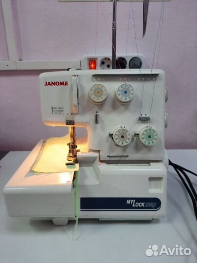 Швейная машина оверлок Janome