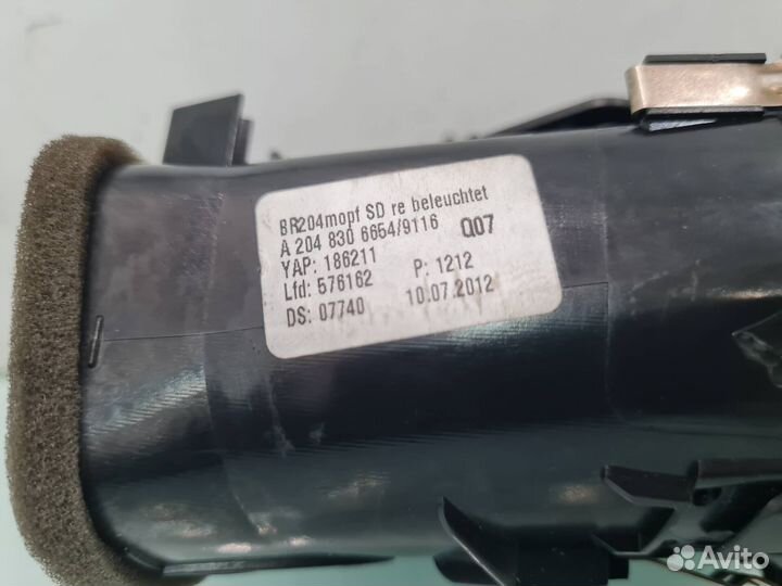 Дефлектор воздуховода правый Mercedes W204