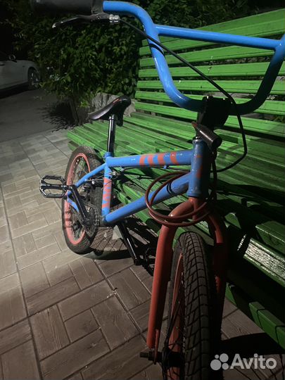 Трюковой велосипед BMX