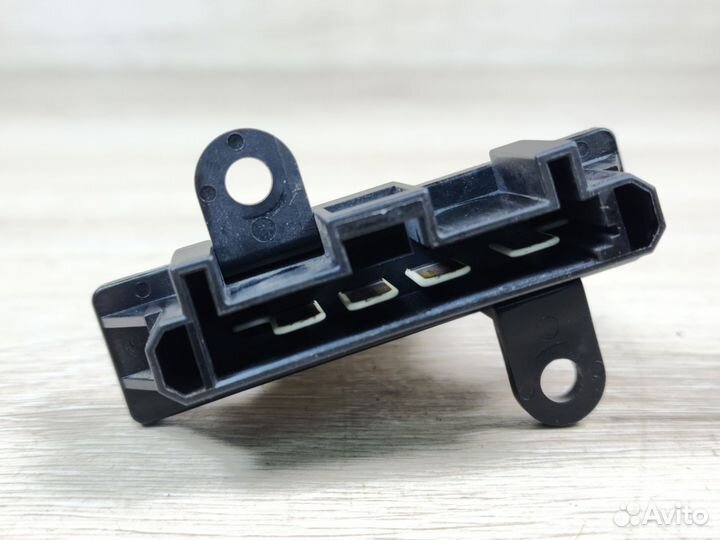 Резистор печки Nissan Almera N16