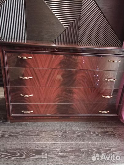 Комод с зеркалом в спальню бу