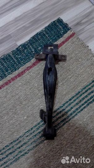 Задний правый рычаг honda civic 4d