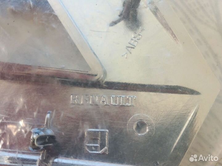 908894785r эмблема на крышку багажника рено