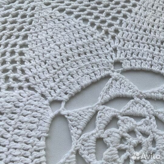 Салфетка вязаная белая(ручная работа) диаметр 29 с