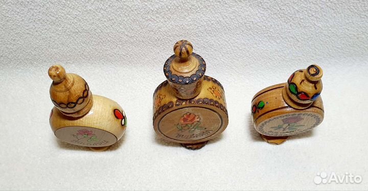 Флаконы с розовым маслом. Болгария