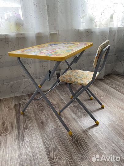 Детский стол со стулом