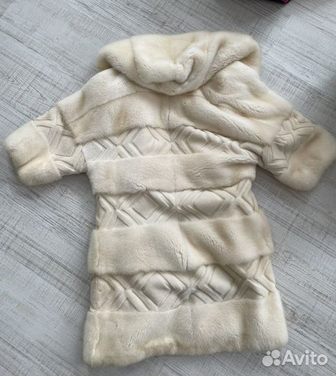 Шуба норковая с капюшоном с укороченными рукавами