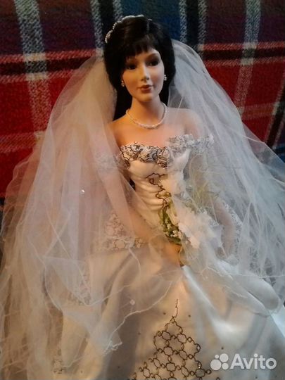 Кукла коллекционная фарфоровая