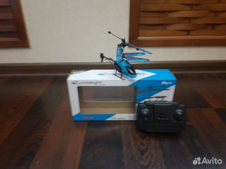 Вертолет на пульте управления