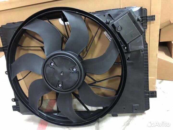 Вентилятор охлаждения Mercedes-Benz Cls W218
