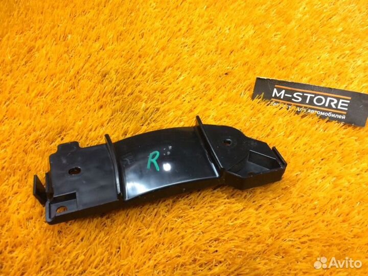 Направляющая ремня безопасности правая Audi Q7 4LB