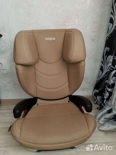 Автомобильное кресло