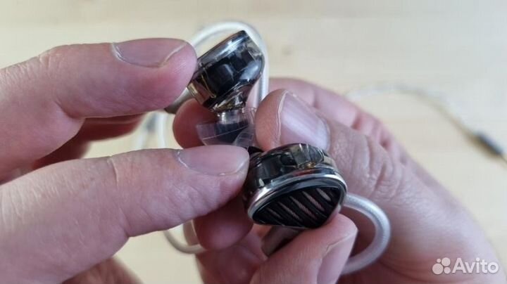 TRN Jaws - техничные гибридные наушники