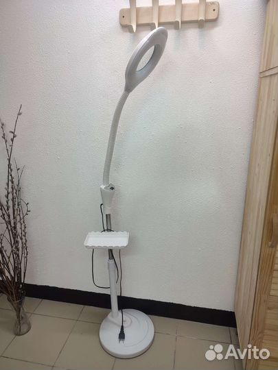 Лампа лупа для косметолога