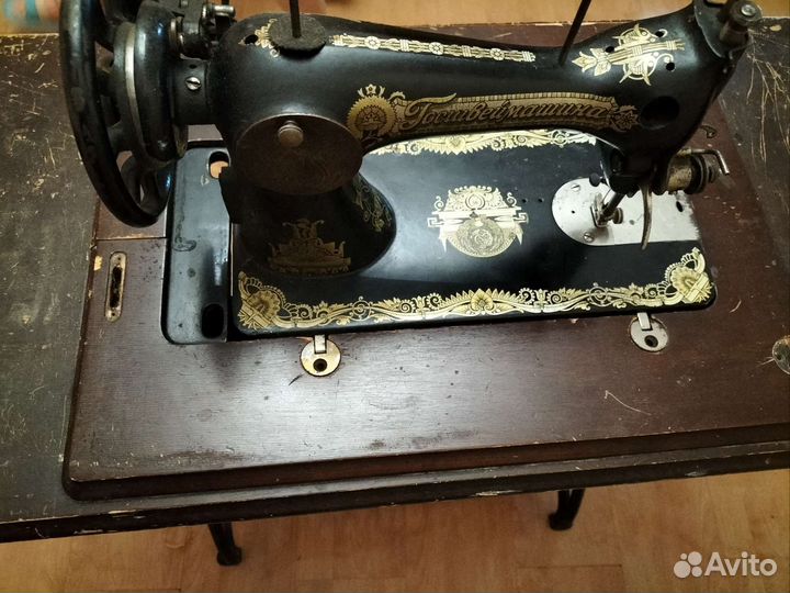 Швейная машина Singer