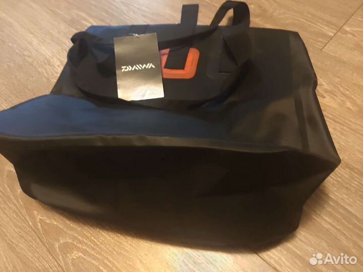 Японская водонипроницаемая рыболовная сумка daiwa