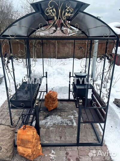 Мангал с крышей