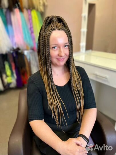 Афрокосы, d.e. косы, афрокудри, брейды