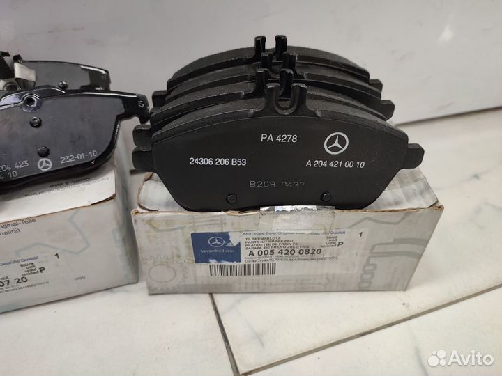 Комплект тормозных колодок Mercedes W204