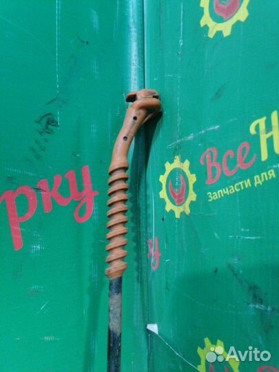 Упор капота Volkswagen Polo