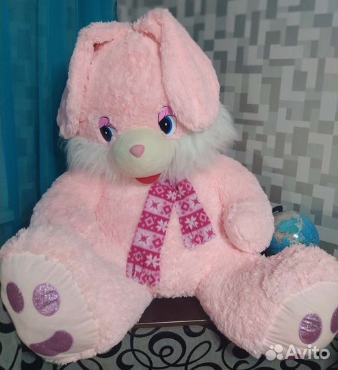 Большой плюшевый Заяц