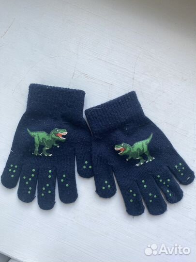 Перчатки с динозаврами