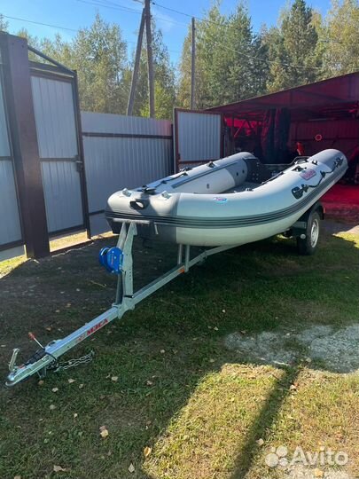 Лодка Посейдон 385 Марине