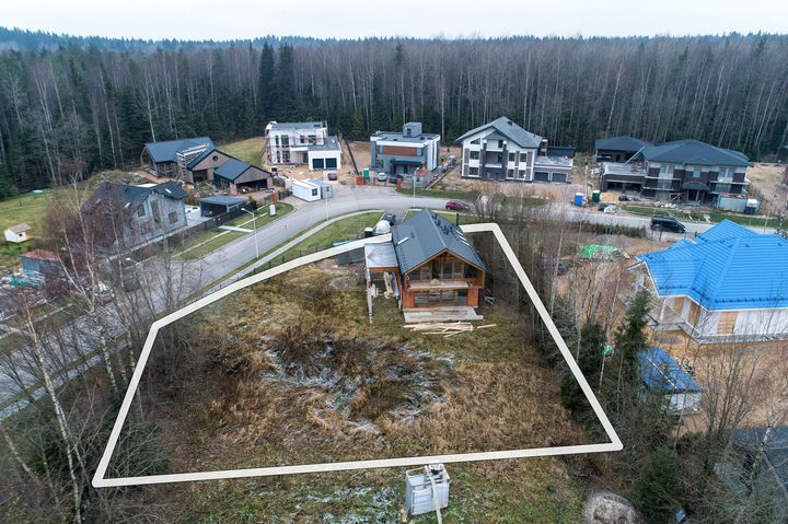 Коттедж 239 м² на участке 17 сот.