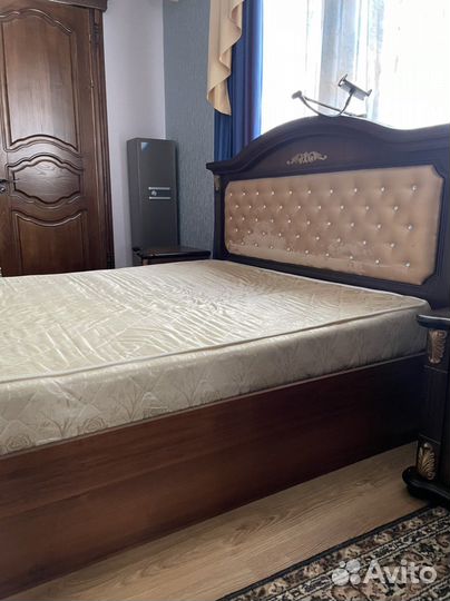 Кровать двухспальная с матрасом 160 200