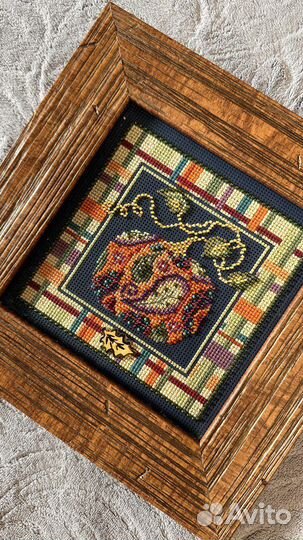 Картина, вышитая крестиком и бисером