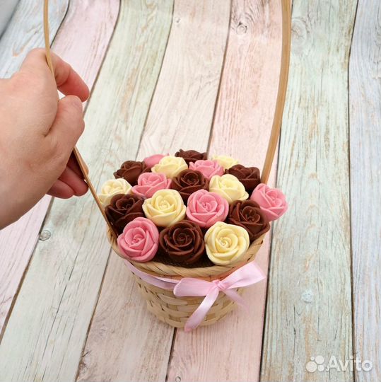Корзинки с шоколадными розами 19 и 37 шт