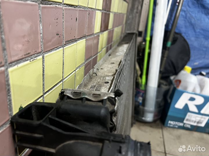 Радиатор на Порш Каен