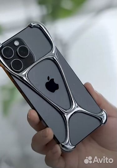 Металлический чехол iPhone 15