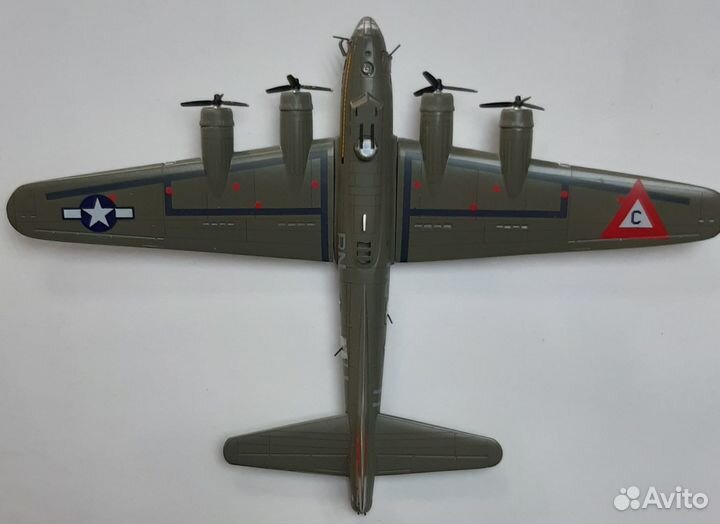 Модель самолета B-17G-25 