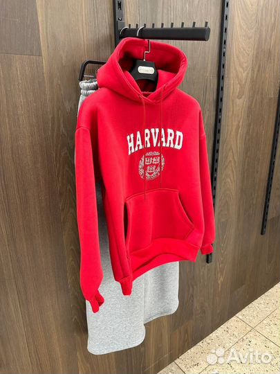 Свитшот и джоггеры