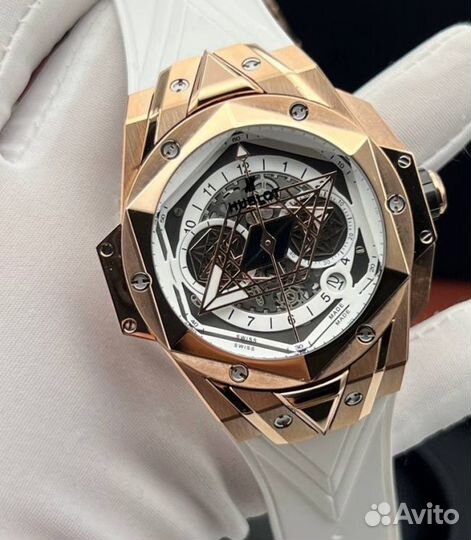 Шикарные кварцевые часы