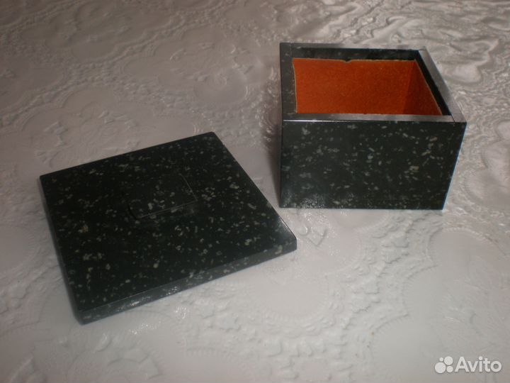 Шкатулка из камня змеевик