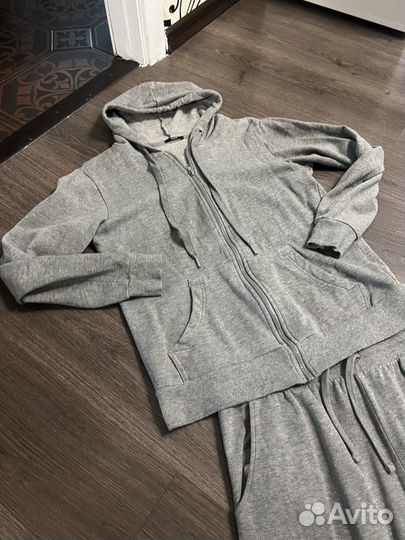 Костюм женский спортивный